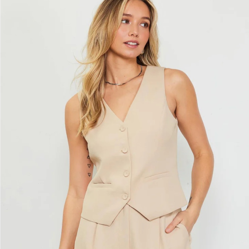 NWT - Skies Are Blue - Beige Button-Up Vest